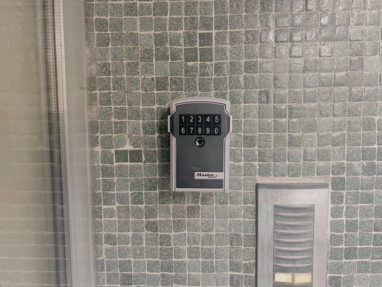 Key safe outside the building