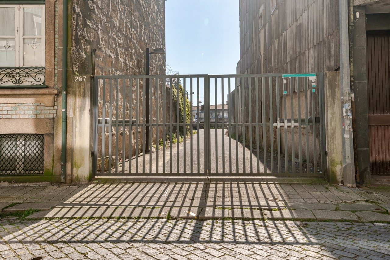 Private parking gate